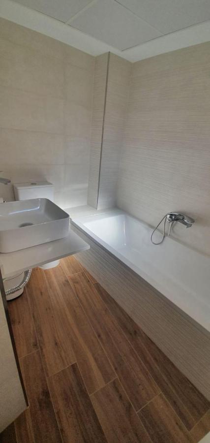 Beautiful Apartment In Third Line Beach Boliches Fuengirola Εξωτερικό φωτογραφία